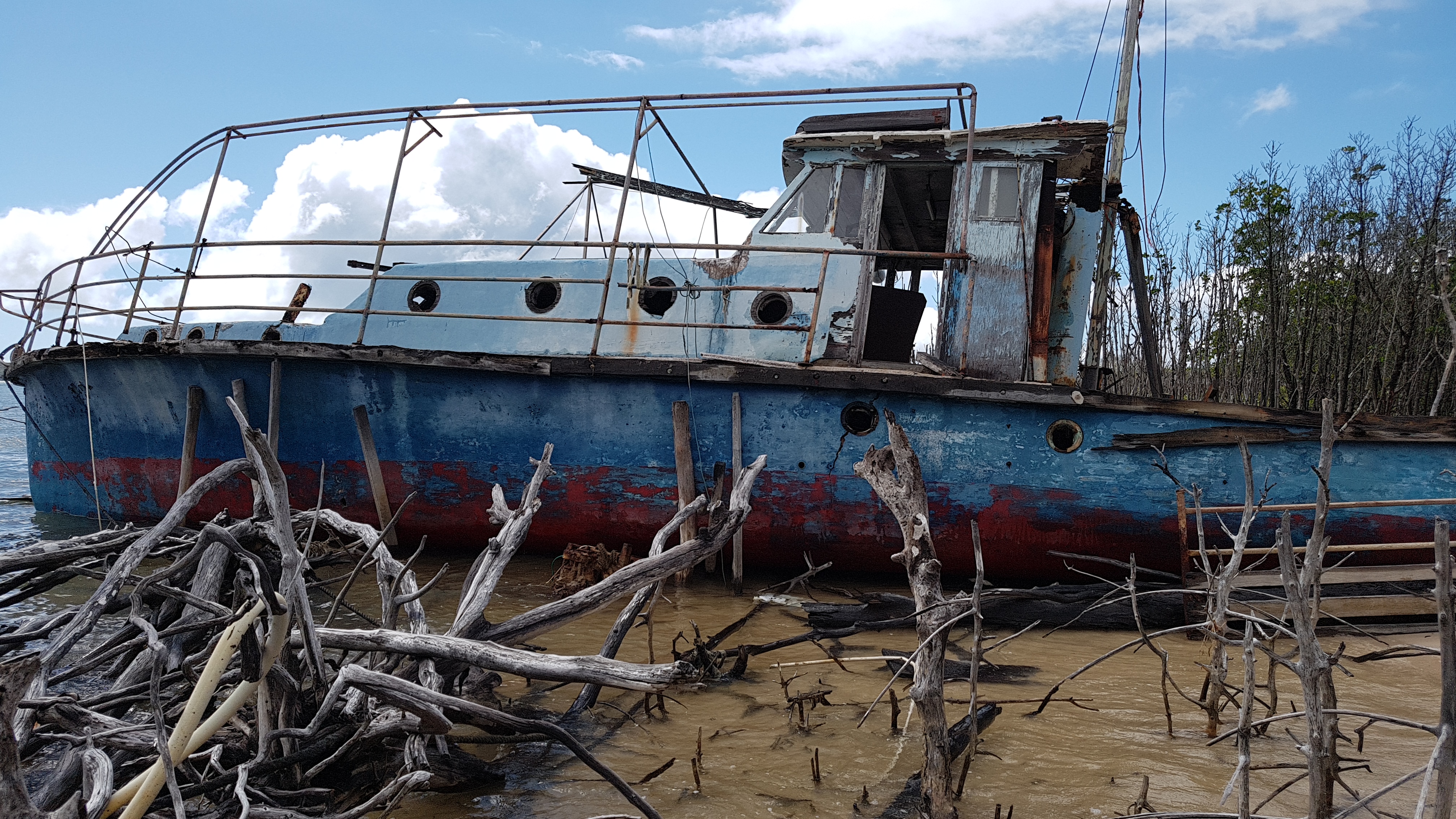 Images and video of derelict, abandoned and unsafe vessels removed by ...