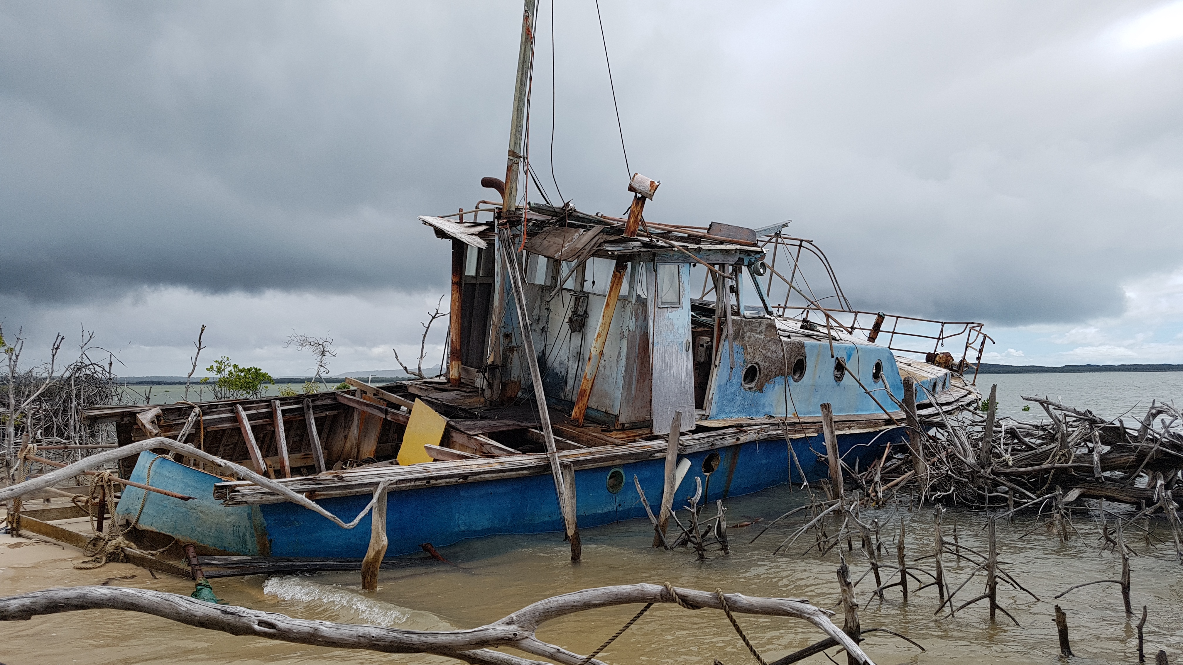 Images and video of derelict, abandoned and unsafe vessels removed by ...